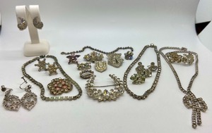 lot 74 image: Sparkly Vintage Crystals & Rhinestones Assorted Jewelry Lot