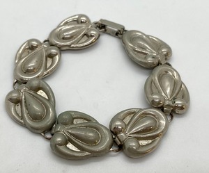 lot 82 image: Gorgeous Art Deco Bracelet