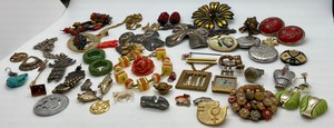 lot 84 image: Funky Fun Assorted Vintage Jewelry Lot
