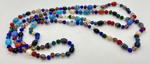 lot 86 image: Lovely Italian Glass Beaded Necklace - Very long