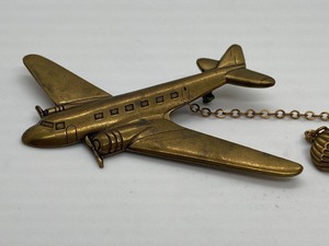 lot 88 image: Signed Jan Michaels San Francisco Airplane & Parachute Brass Tone Brooch Pin