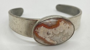 lot 90 image: Signed Vintage Pewter & Lace Agate Cuff Bracelet