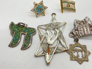 lot 101 image: Vintage Judaica Assorted Jewelry Lot
