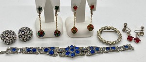 lot 107 image: Sparkly Vintage Bracelet, Earrings & Brooch