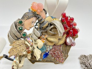 lot 109 image: Large Lot of Gorgeous Assorted Vintage & Antique Jewelry