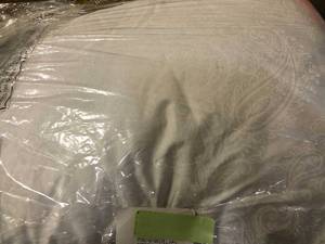 Black Label PrimaLoft Medium Down Alternative Queen Pillow, PO82-Q-WHITE, NEW