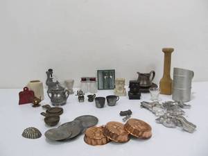 lot 69 image: Group of Vintage Salt & Pepper Shakers Doll Miniatures etc