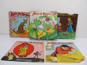 lot 74 image: Vintage 1950s Childrens WONDERLAND 45 Records wSleeves 