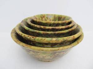 lot 12 image: Nice Vintage Matching Set of 5 Spongeware Stoneware Nesting Bowls