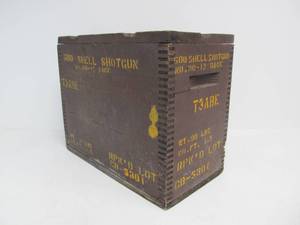 lot 14 image: Old Vintage Dovetailed Wood Ammo Crate wLid