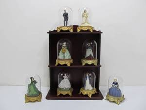 lot 22 image: Set of 8 Turner  Gone With The Wind Glass Domed Figurines wStand