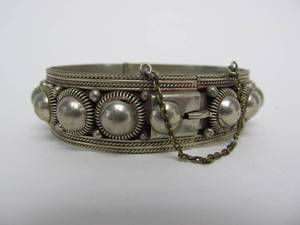 lot 33 image: Large Old Vintage Sterling Silver Bracelet
