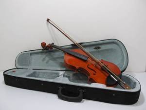 lot 46 image: Violin wCase & Bow