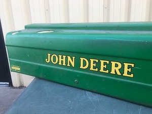 lot 297 image: Vintage JOHN DEERE Tractor Hood