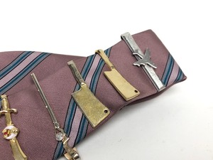 lot 306 image: Lot of Vintage Mens Fishing, Hunting & Occupational Tie Clips
