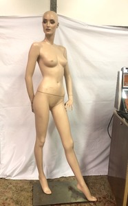 lot 316 image: Excellent Quality Vintage Full Body Life-Size Female Mannequin 