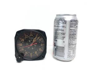 lot 320 image: Working WW2 Era Waltham 8 Day Civil Time Aircraft Clock