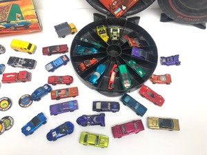 lot 324 image: Fantastic Collection of Vintage Late 60s to Early 70s Hot Wheels Redlines & Other Cars