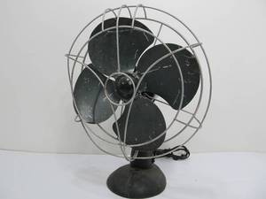 lot 128 image: Old Vintage Industrial 3-Speed Desk Fan