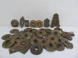 lot 135 image: Large Lot of Antique Ornate Brass Eastlake Style Door Knob Rosettes & Keyhole Plates
