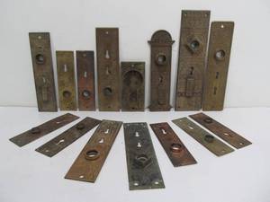 lot 138 image: Great Lot of Antique Ornate Brass Eastlake Style Keyhole Door Hardware Plates