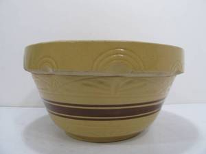 lot 258 image: HUGE Vintage Robinson Ransbottom Stoneware Mixing Bowl - 14