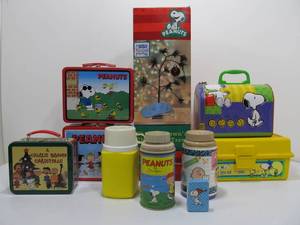 lot 280 image: Lot of Assorted PEANUTS Items - Lunch Boxes etc