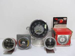 lot 240 image: Group of Vintage Gauges Including Snap-On