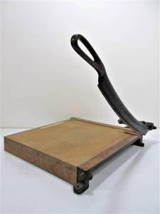 lot 213 image: Antique Industrial Ingento #5 Paper Cutter