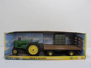 lot 220 image: New In Box ERTL John Deere Tractor wHay Wagon