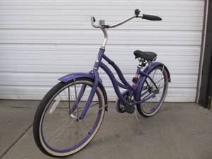 lot 304 image: Retro Style RALEIGH Ladies Bicycle