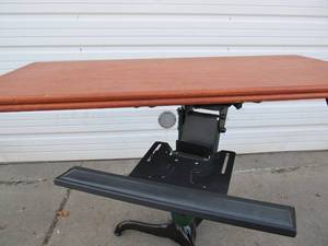 lot 294 image: Very Nice Quality Antique Style Computer PC Gaming Desk wCast Iron Base
