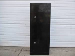 lot 295 image: HUNAK Standing Gun Safe wKey