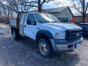 lot 1 image: 2006 Ford F-550 XL Super Duty Diesel Flatbed 4x4