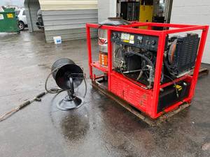 lot 3 image: Hotsy HSS Diesel Commerical Pressure Washer