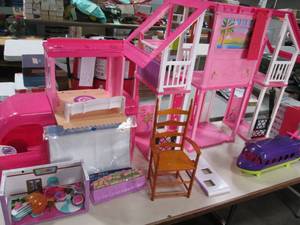 Huge Collectible Barbie Doll Access...
