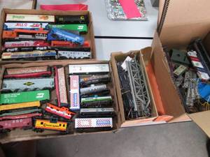 HUGE lot of Vintage Electric Toy Tr...