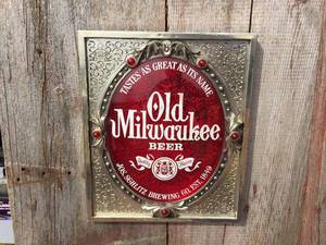 lot 2 image: Vintage Old Milwaukee Beer Sign