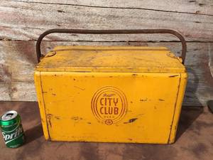 lot 4 image: Vintage Schmidts City Club Beer Cooler