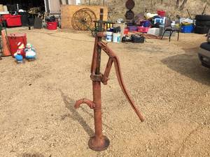 lot 7 image: Antique Monitor Cast Well Pump