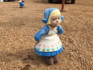 lot 9 image: Vintage Dutch Girl Cement Figure
