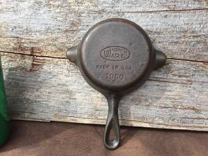 lot 18 image: Vintage Wagnerware Cast Iron SouvenirSampleAshtray Skillet