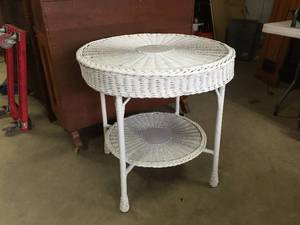 lot 33 image: Vintage Round Wicker Table