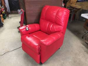 lot 37 image: Palliser Electric Lift ChairRecliner