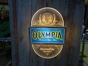 lot 40 image: Vintage Olympia Hanging Beer Light