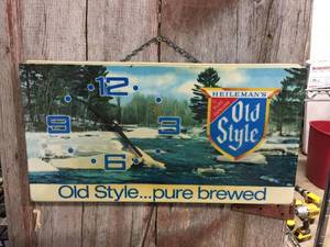 lot 41 image: Vintage Old Style Beer Light Clock