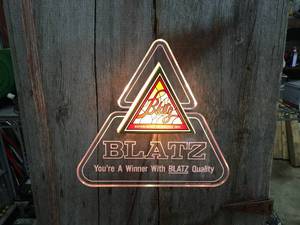 lot 43 image: Vintage Blatz Triangle Beer Light
