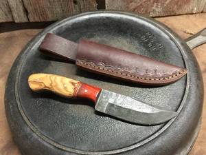 lot 44 image: Damascus Steel Hunting Knife with Leather Sheath