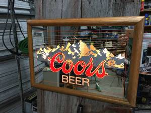 lot 48 image: Vintage Coors Mirrored Beer Light