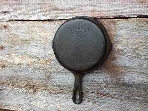 lot 60 image: Vintage WagnerWare #3 Cast Iron Skillet